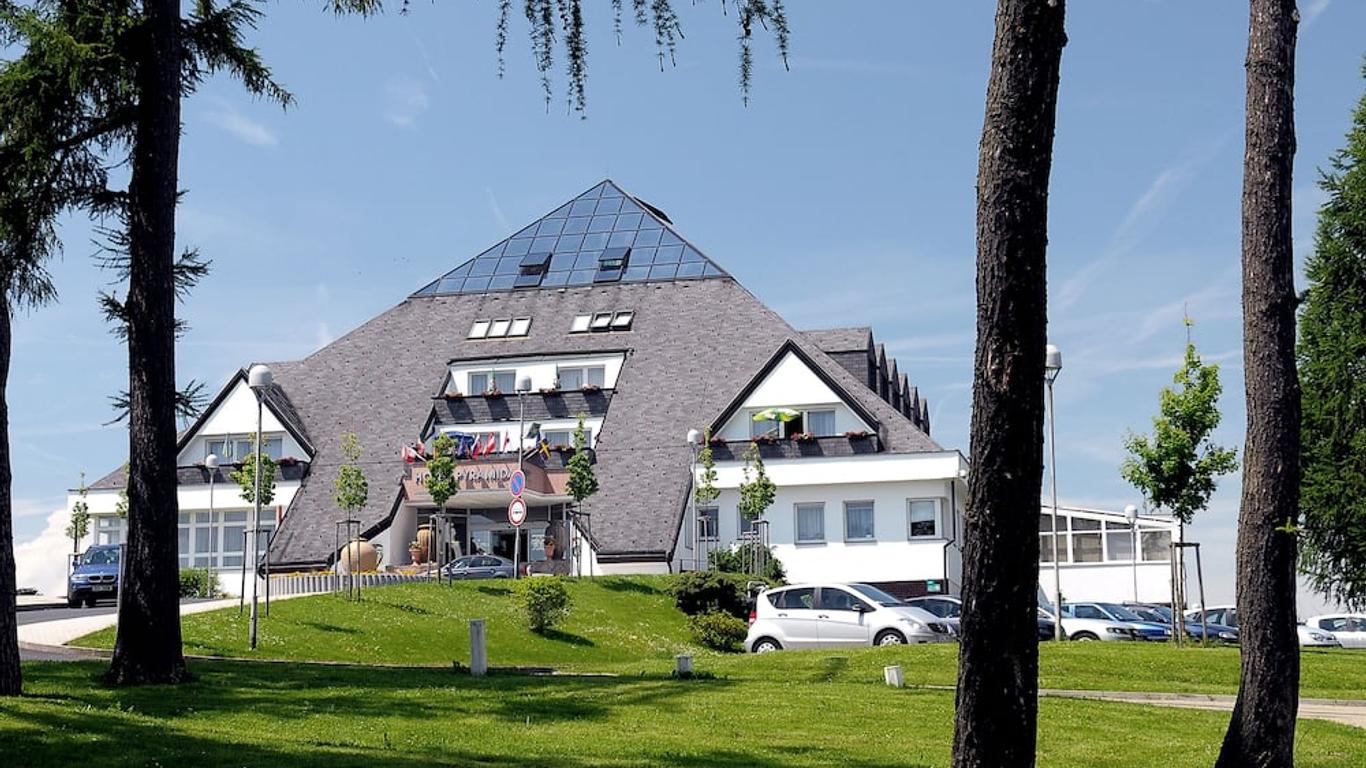 Lazensky hotel Pyramida I